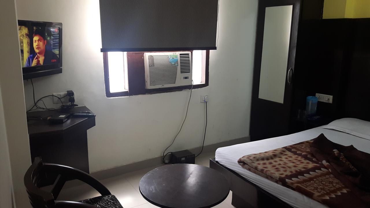 Hotel Shreeram Deluxe New Delhi Exterior photo